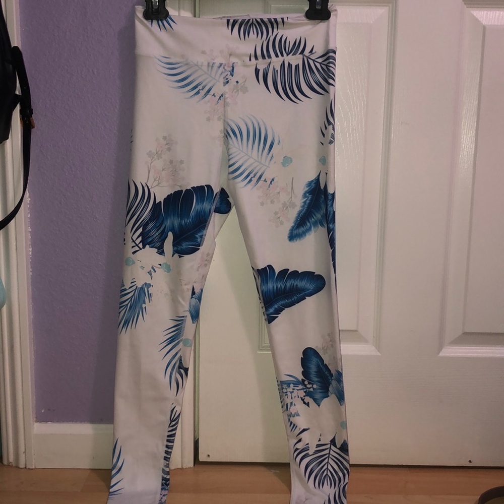 Blue feather design workout leggings